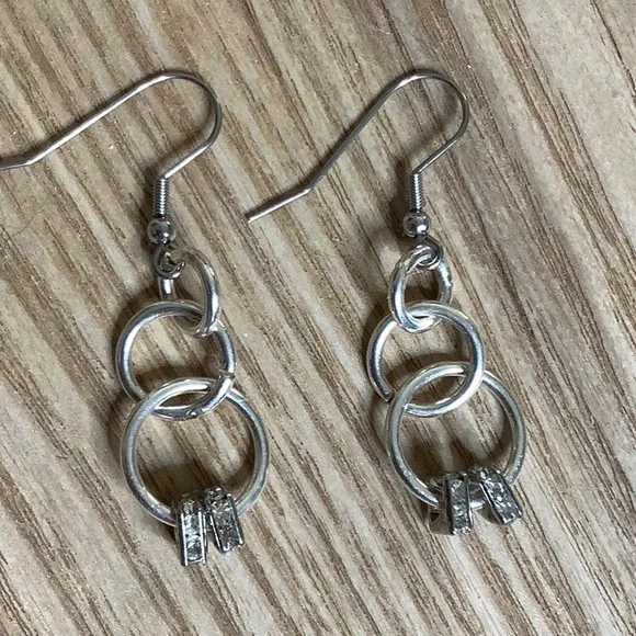 Silver Rings and Rhinestones. - Picture 2 of 2
